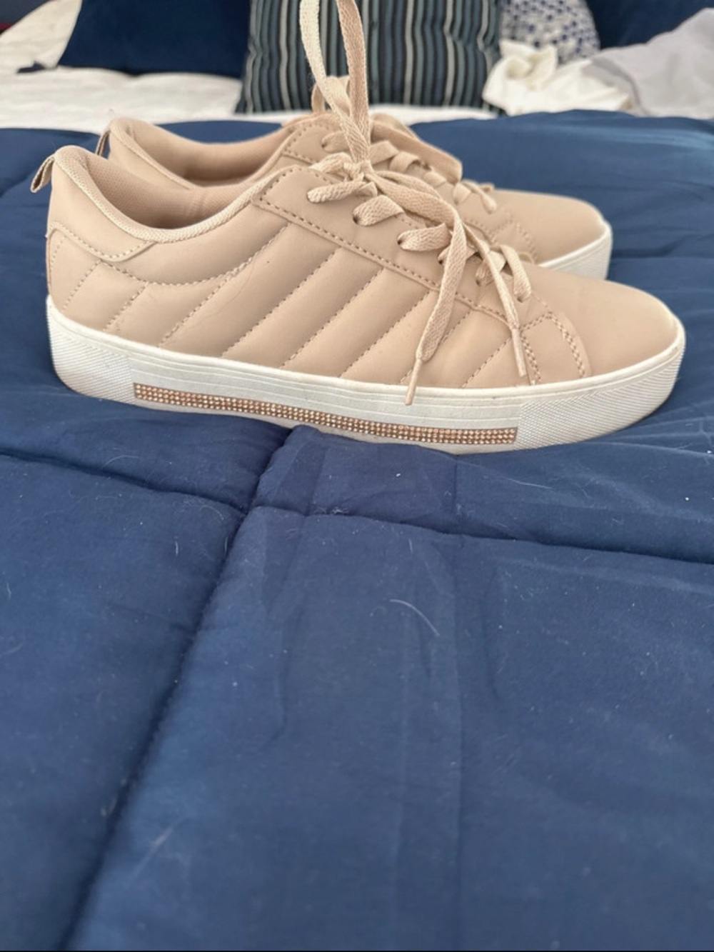 Women’s Quilted Lace-Up Sneakers in Beige/gold